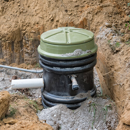 holding tank for a grinder pump